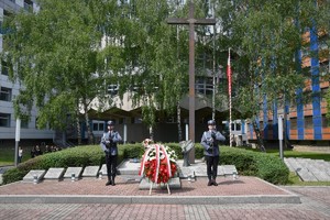 Złożenie kwiatów przez delegacje przed Grobem Policjanta Polskiego