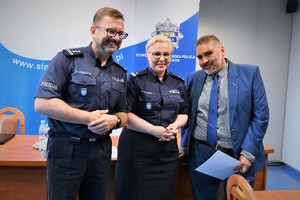 Kadra kierownicza Policji Województwa Śląskiego wraz z gościem