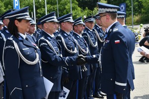 Komendant Wojewódzki Policji w Katowicach gratuluje awansu policjantowi