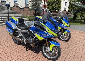 dwa policyjne motocykle