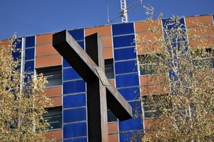 zdjęcie przedstawia zbliżenie na krzyż