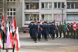 Wejście na Plac Kompanii Honorowej Komendy Wojewódzkiej Policji