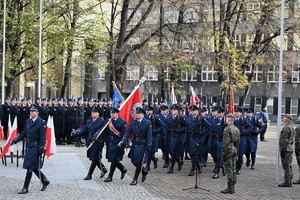 Wyprowadzenie z Placu Bolesława Chrobrego Kompanii Policji przez dowódcę