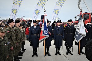zdjęcie przedstawia poczet sztandarowy Komendy Wojewódzkiej Policji w Katowicach