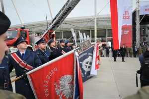 zdjęcie przedstawia poczet sztandarowy Komendy Wojewódzkiej Policji w Katowicach