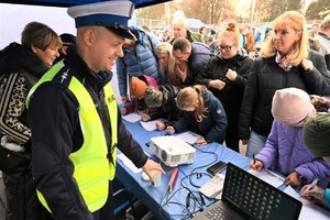 zdjęcie przedstawia stanowisko wydziału ruchu drogowego