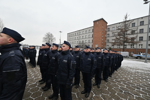 na zdjęciu widać policjantów w czasie uroczystości.