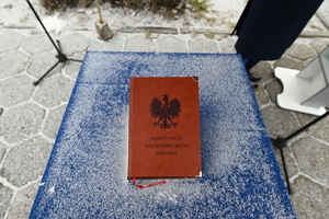 Na zdjęciu widzimy Konstytucję Rzeczpospolitej Polskiej.