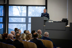 zdjęcie przedstawia zbliżenie na zastępcę Komendanta Wojewódzkiego