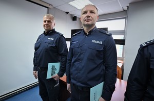 Awansowani policjanci z rozkazami