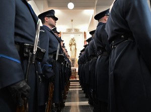Zdjęcie. Policjanci podczas mszy.