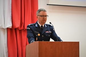 Zastępca Komendanta Wojewódzkiego Policji przemawia podczas otwarcia szkolenia
