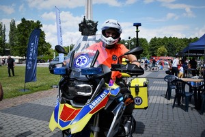 Ratownik medyczny na motocyklu
