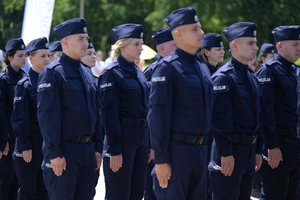 Policjanci w mundurach