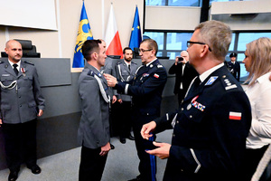 Komendant Wojewódzki Policji w Katowicach gratuluje wyróżnienia policjantowi