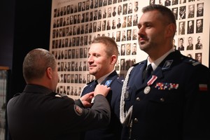 na zdjęciu uroczystości wręczenia medali i odznaczeń