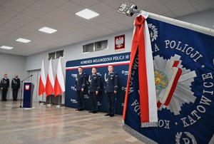 Na zdjęciu sztandar śląskiej Policji.