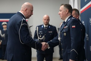 Komendant Wojewódzki Policji w Katowicach składa gratulacje Zastępcy Komendanta Wojewódzkiego Policji w Katowicach