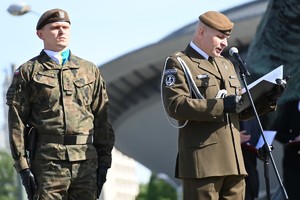 Zdjęcie przedstawia żołnierzy podczas Apelu Pamięci