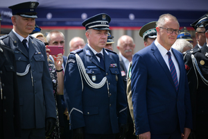 Na zdjęciu Komendant Wojewódzki Policji w Katowicach wraz z przedstawicielami innych służb