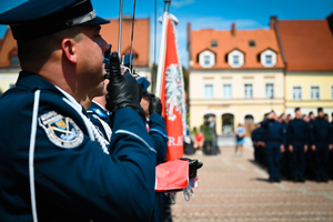 Na zdjęciu policjanci kompanii honorowej