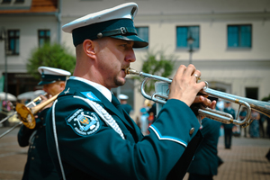 Na zdjęciu policjant orkiestry