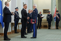 Prezydent RP wręcza nominację generalską Komendantowi Wojewódzkiemu Policji w Katowicach