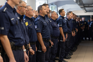 Umundurowani policjanci, uczestnicy zawodów.