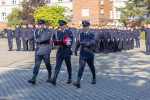 Na zdjęciu policjanci w trakcie ślubowania