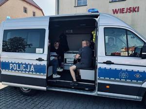 Policjanci w radiowozie