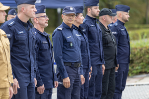 Komendant wojewódzki wśród policjantów