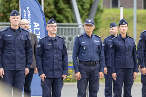 Komendant wojewódzki wśród policjantów