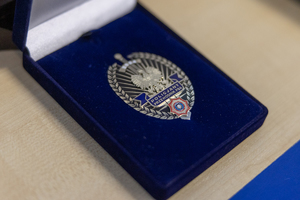 Na zdjęciu medal