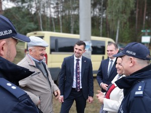 Na zdjęciu goście honorowi w trakcie rozmowy.