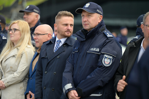 Na zdjęciu zbliżenie na gości uroczystości