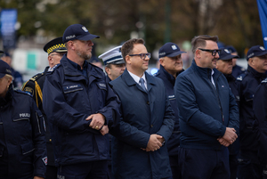 Na zdjęciu zbliżenie na gości uroczystości