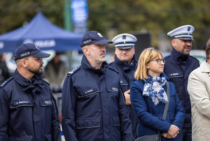 Na zdjęciu zbliżenie na gości uroczystości