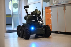 Na zdjęciu widoczny jest robot pirotechniczny