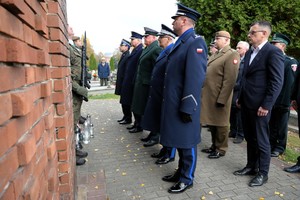 Na zdjęciu przedstawiciele służb mundurowych.