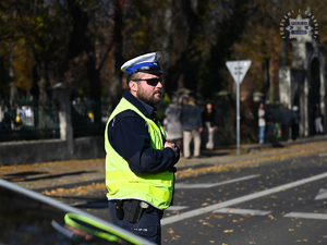 Na zdjęciu policjant ruchu drogowego