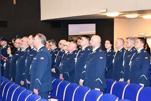 Na zdjęciu widzimy policjantów w czasie uroczystości