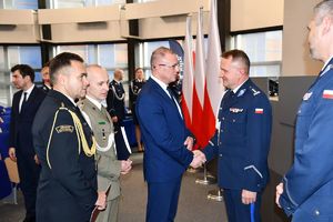 Na zdjęciu widzimy uroczyste pożegnanie Pierwszego Zastępcy Komendanta Wojewódzkiego Policji w Katowicach