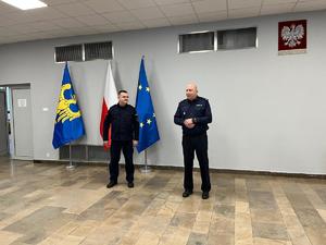 Na zdjęciu Zastępca Komendanta Wojewódzkiego Policji w Katowicach inspektor Jacek Stelmach oraz Naczelnik Wydziału Doboru i Szkolenia KWP w Katowicach młodszy inspektor Krzysztof Kazek, w trakcie rozpoczęcia i powitania uczestników szkolenia zawodowego podoficerskiego.