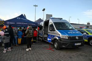 Na zdjęciu stoisko Komendy Miejskiej Policji w Katowicach oraz radiowóz policyjny