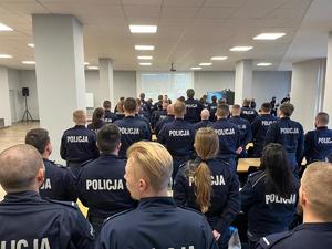 Na zdjęciu grupa policjantów