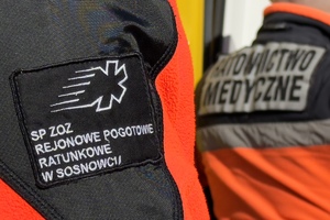 Zdjęcie naszywki na ratowniczych uniformach