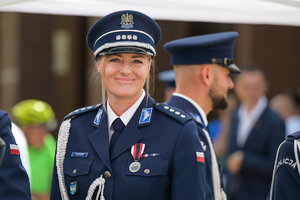 Zdjęcie policjantki w mundurze