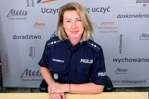 Zdjęcie policjantki w mundurze