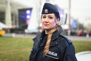 Zdjęcie policjantki w mundurze