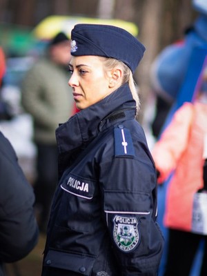 Zdjęcie policjantki w mundurze